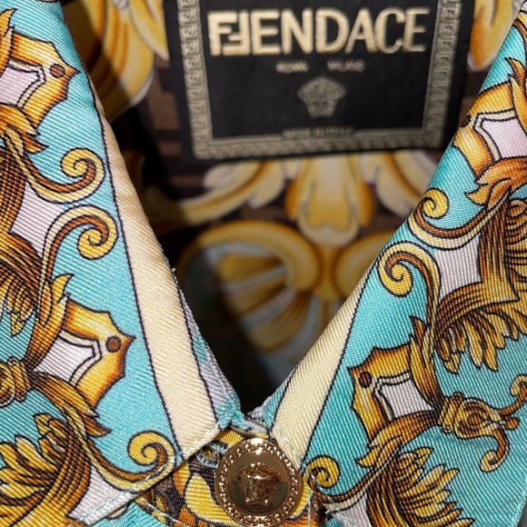 Versace Limited Edition Men’s Silk shirt - Picture 7 of 9